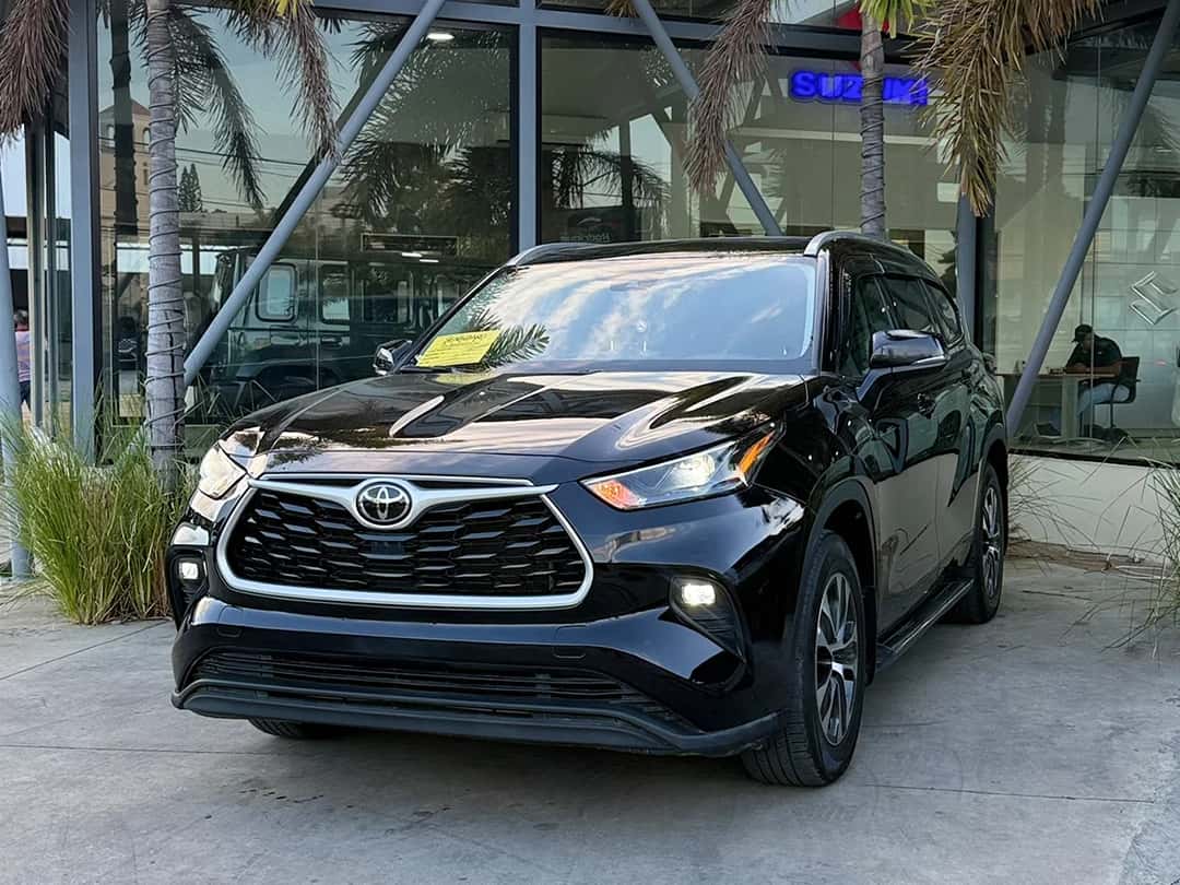 2022 Toyota Highlander XLE usado en venta por Rodríguez Internacional Autoventa