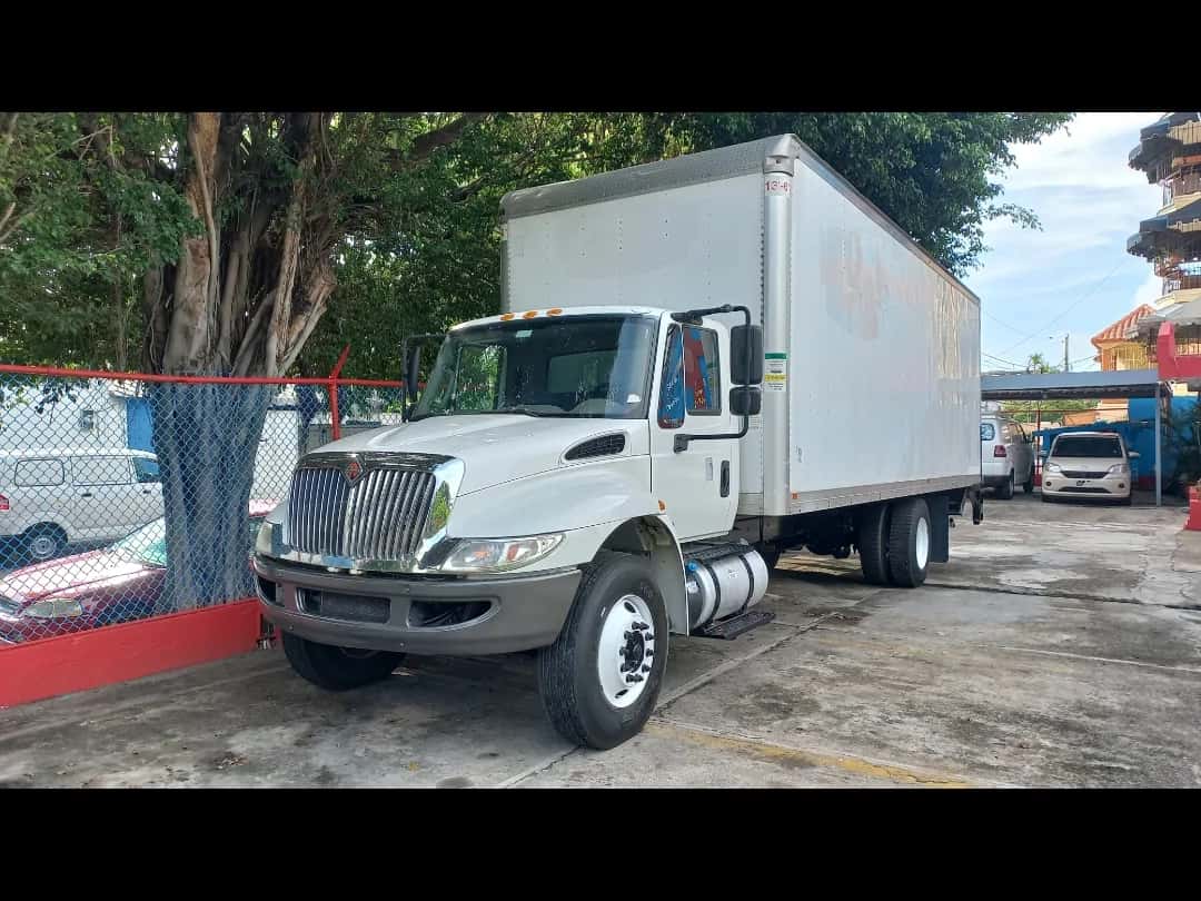 2018 International Durastar 4300 usado en venta por Luis H Auto Import
