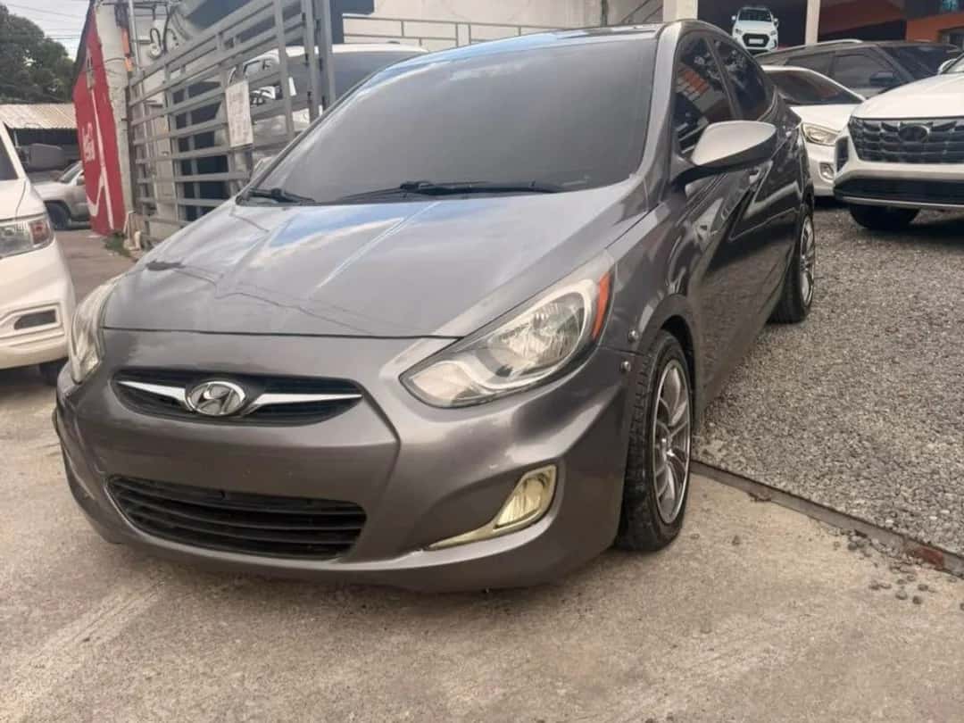 2014 Hyundai Accent SE usado en venta por Alexander Castillo Roa