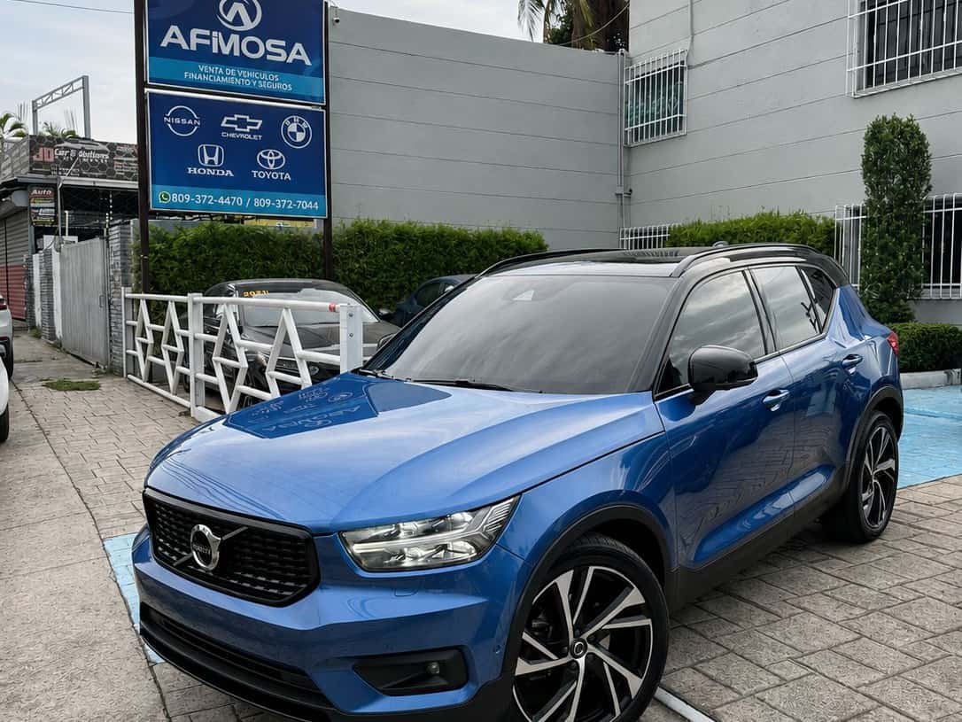 2021 Volvo XC40 T5 R-DESING usado en venta por Afimosa Motors