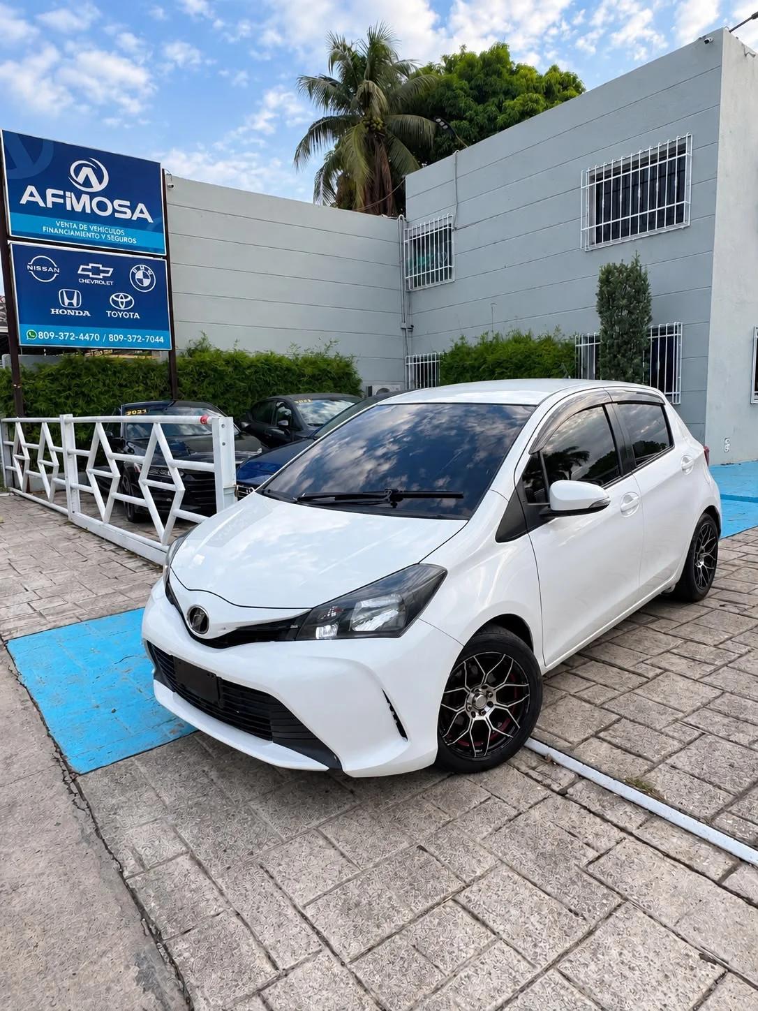 Toyota VITZ 2015 en venta - vista principal