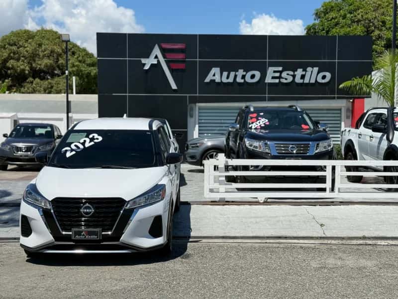 2023 Nissan Kicks Advance usado en venta por AUTO ESTILO SRL