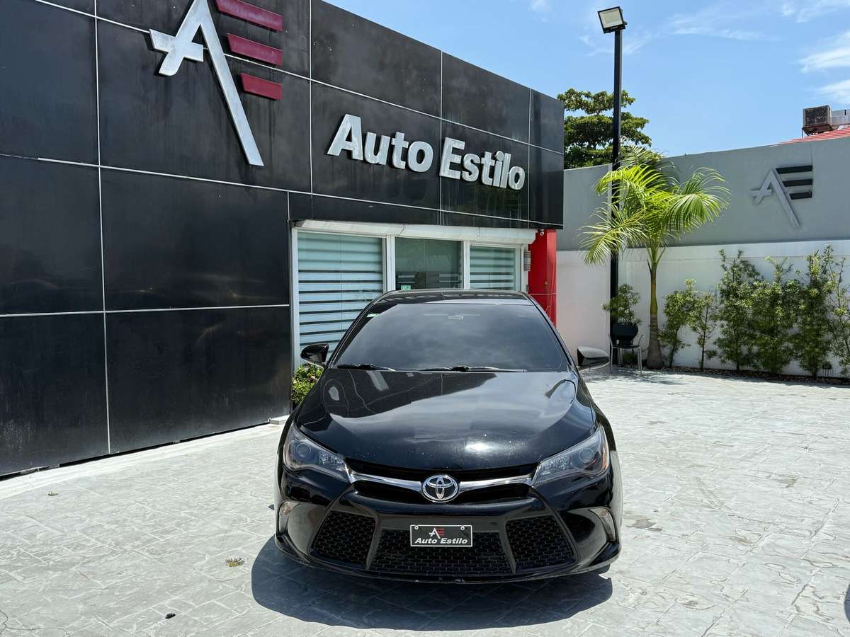 2015 Toyota Camry LE usado en venta por AUTO ESTILO