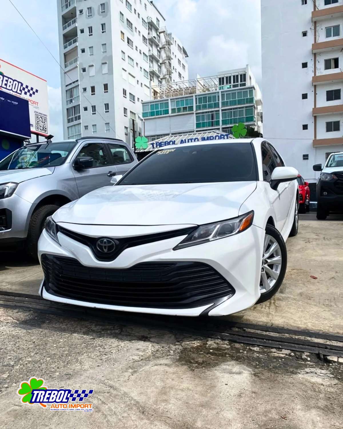 2018 Toyota Camry LE usado en venta por Trebol Auto Import