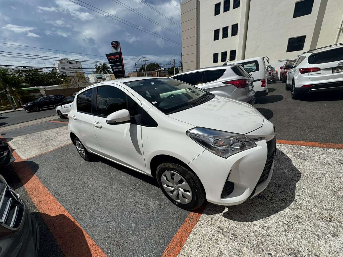 Toyota VITZ 2020 - miniatura 2