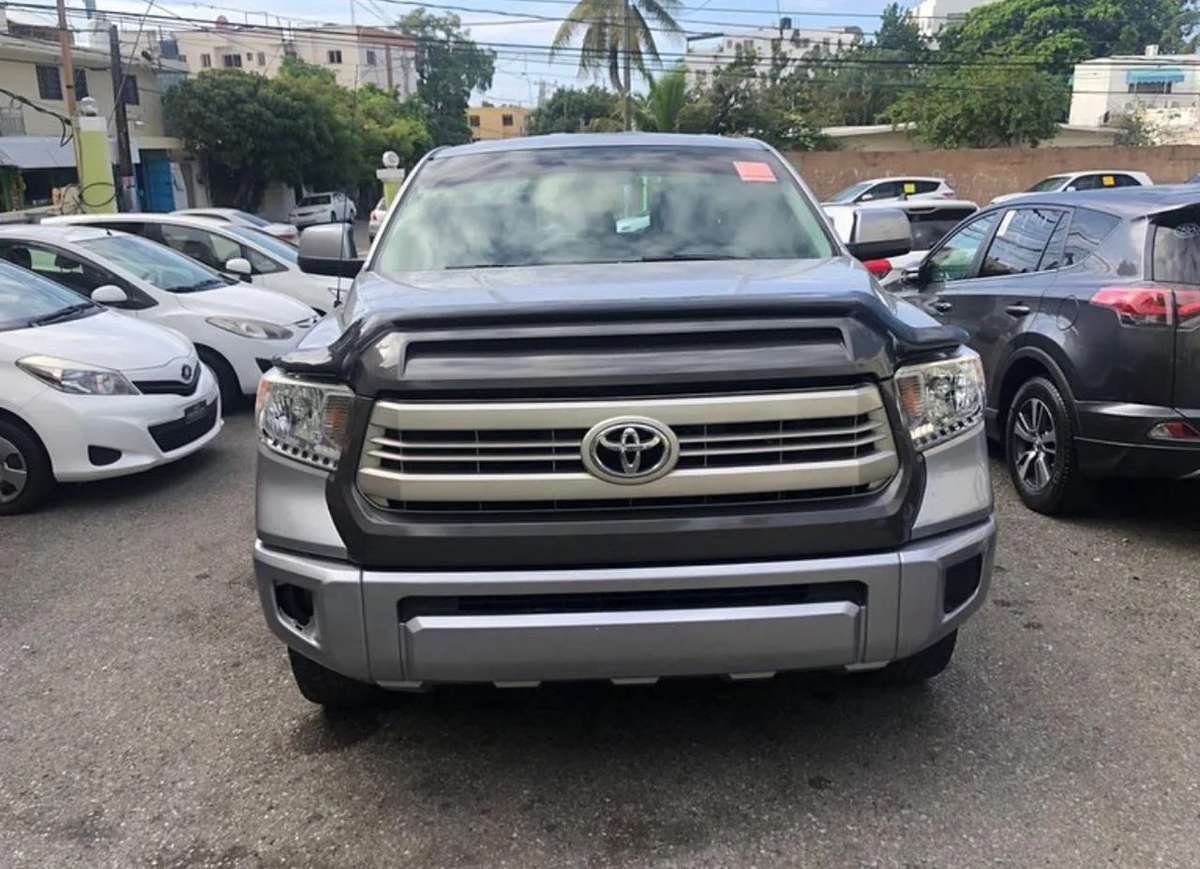 2015 Toyota Tundra SR5 usado en venta por Príncipe Auto Import