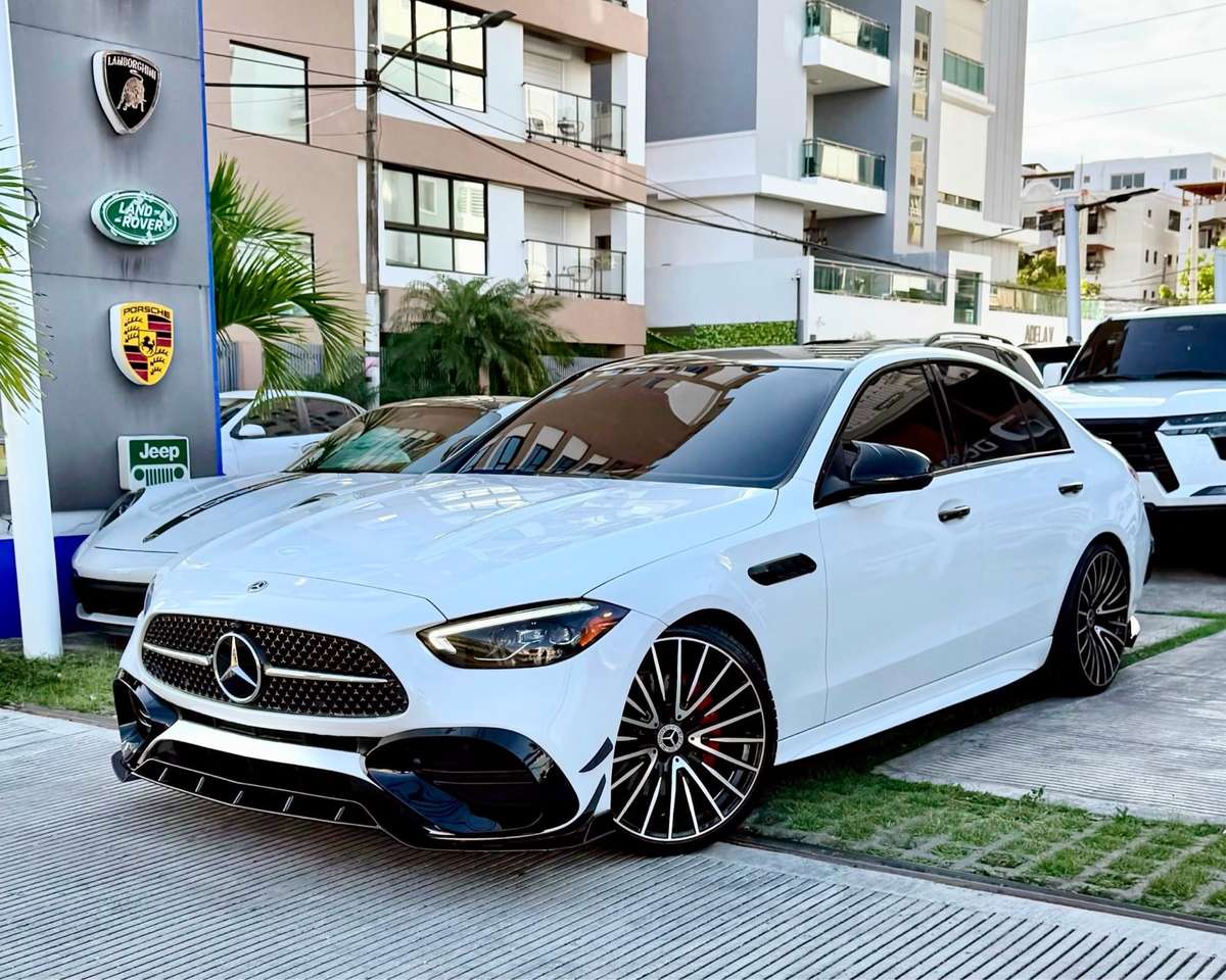 2023 Mercedes Benz C 300 AMG usado en venta por Domingo Auto Import S.R.L