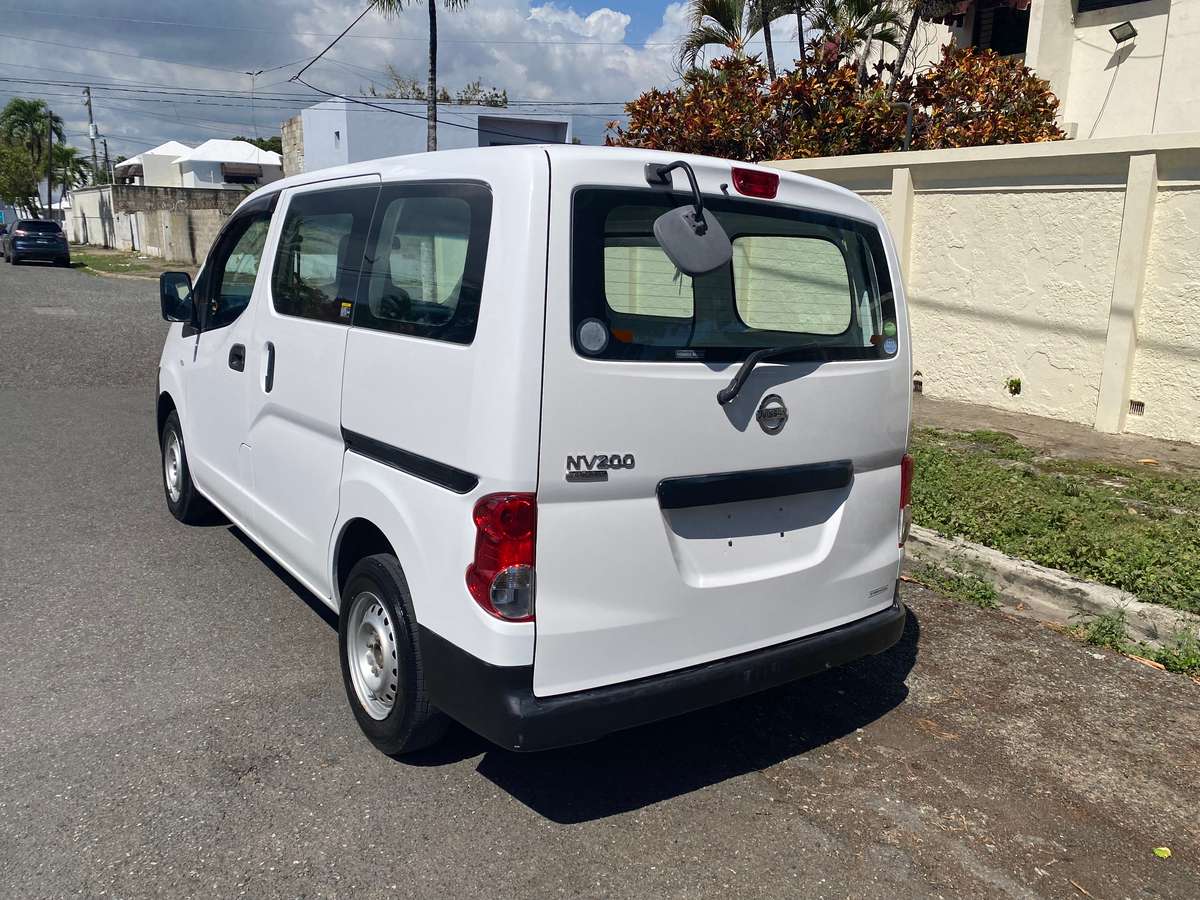 Nissan NV 200 2018 - miniatura 4