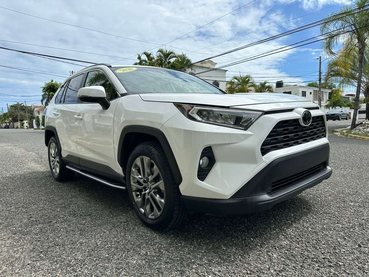Toyota RAV4 XLE 2020 - miniatura 2