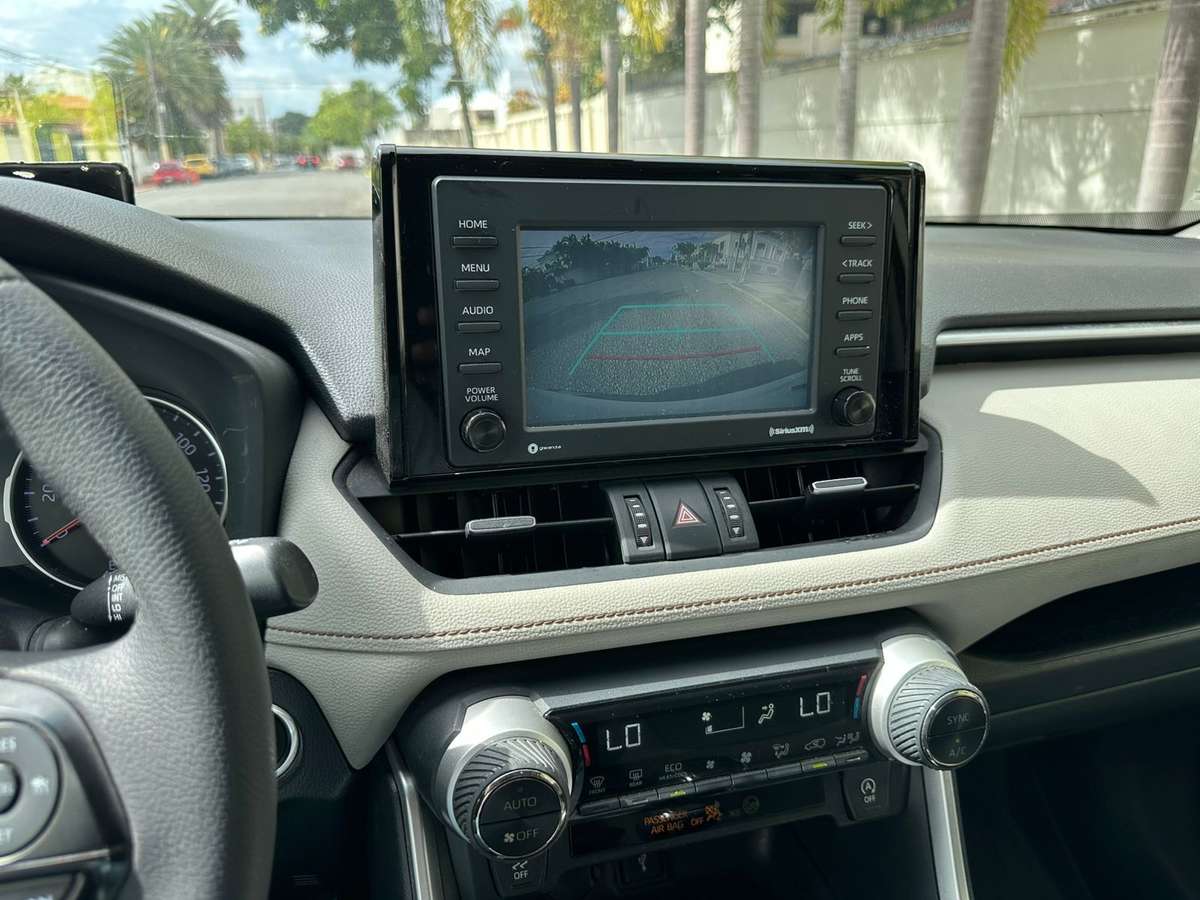Toyota RAV4 XLE 2020 - miniatura 9