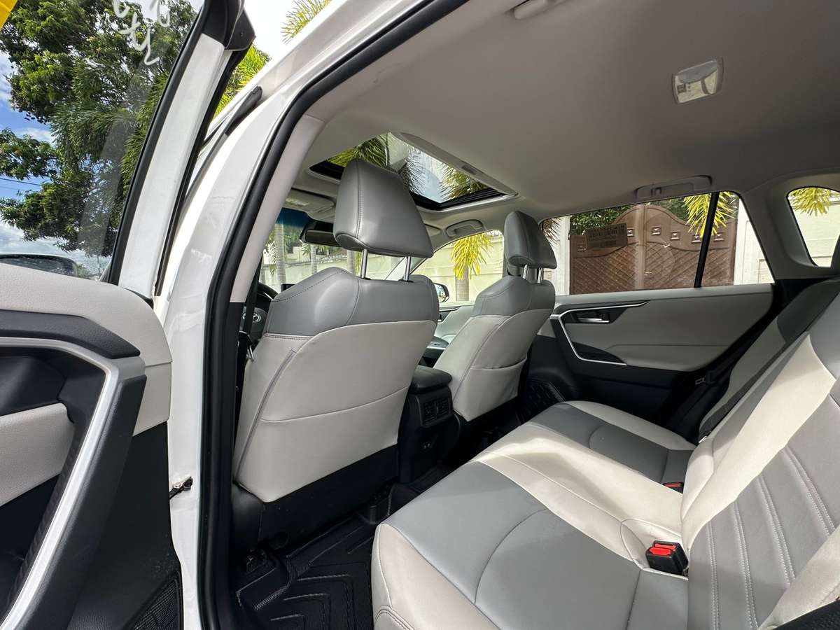 Toyota RAV4 XLE 2020 - miniatura 11