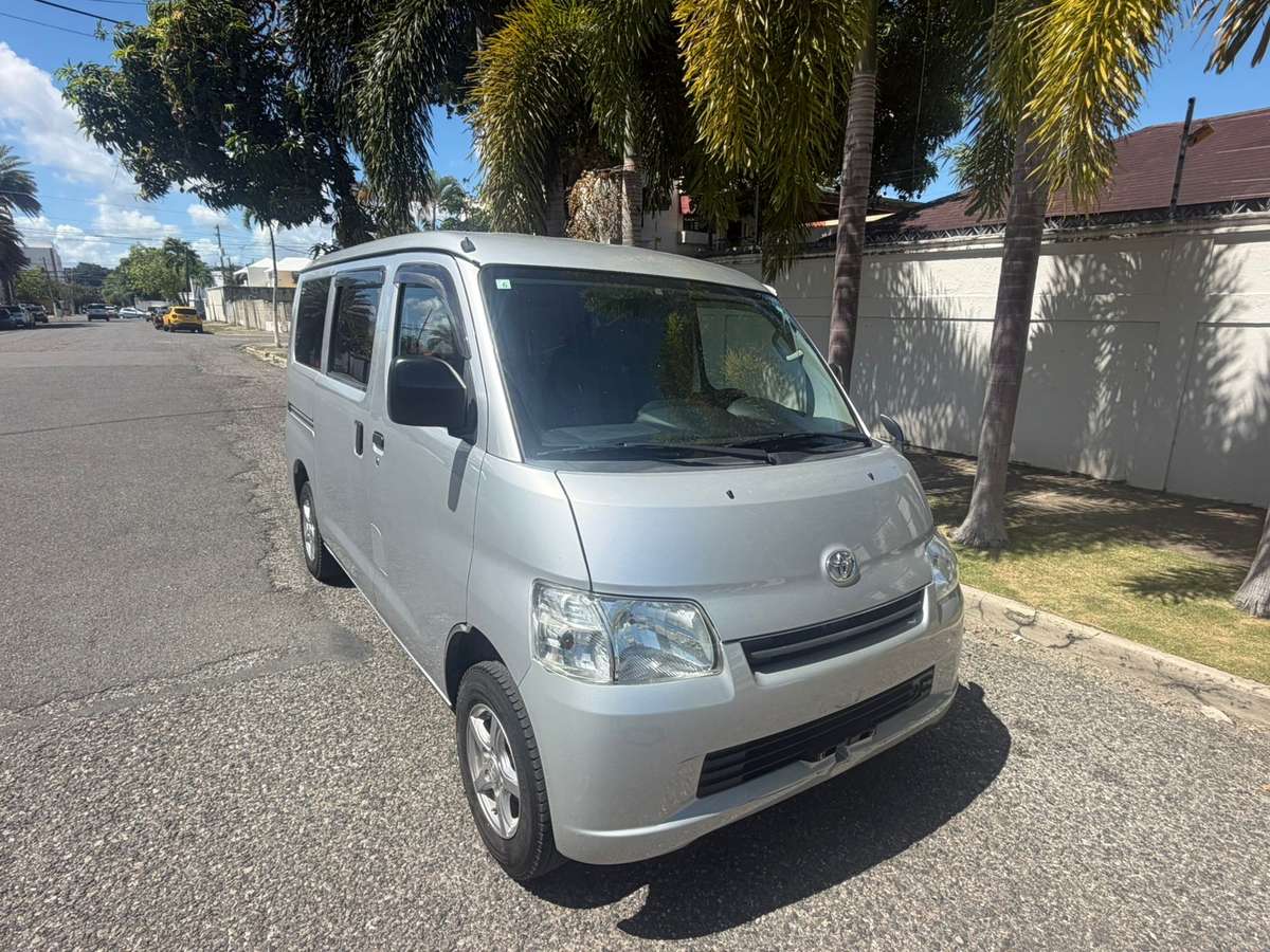 2020 Toyota Town-Ace DX usado en venta por Vision Motors 
