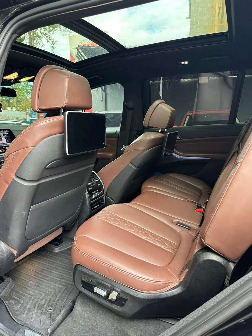 BMW X7 M50i 2020 - miniatura 9