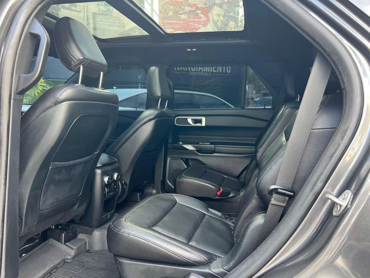 Ford Explorer XLT 2021 - miniatura 9