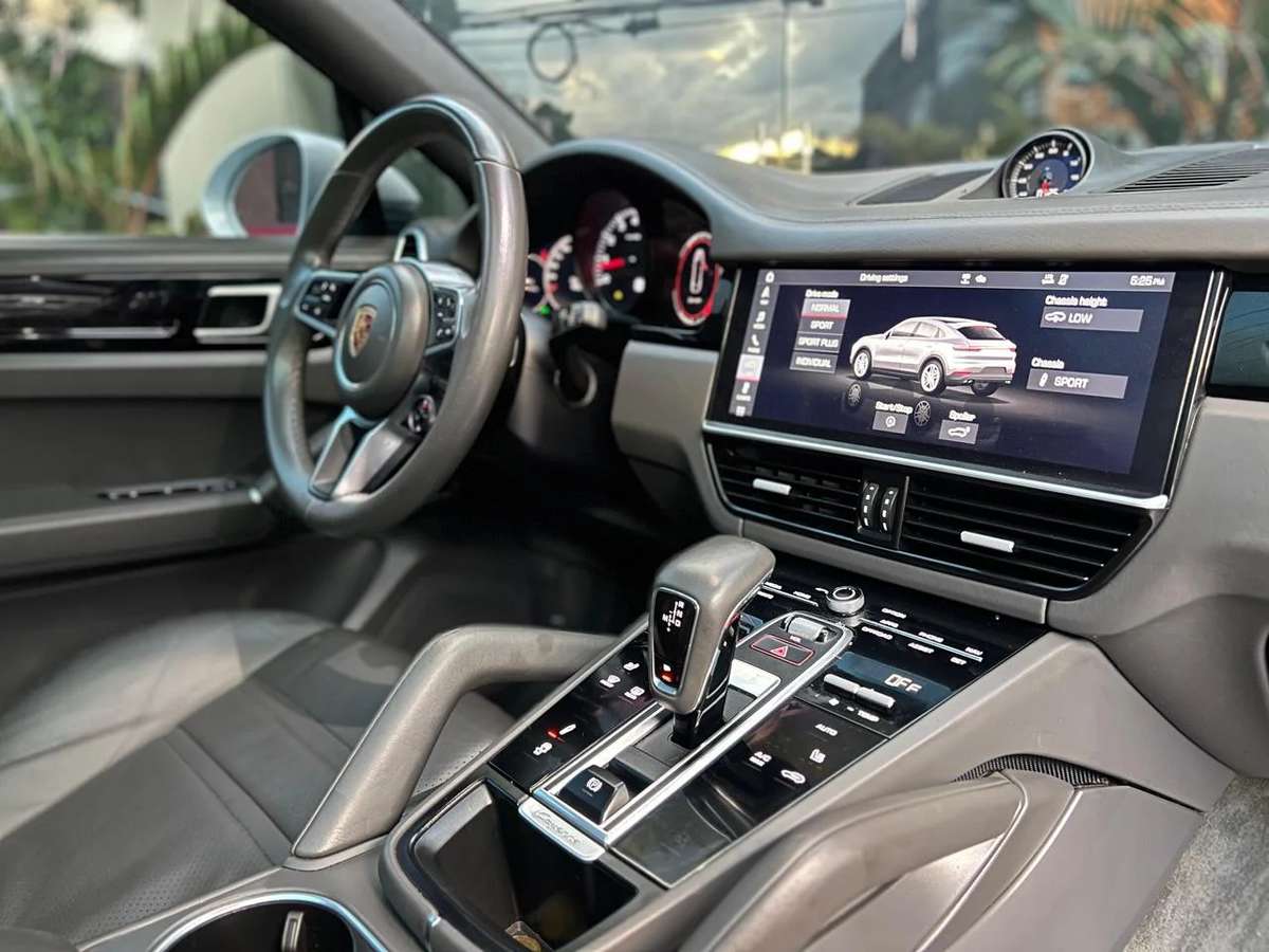 Porsche Cayenne Coupe S 2020 - miniatura 7