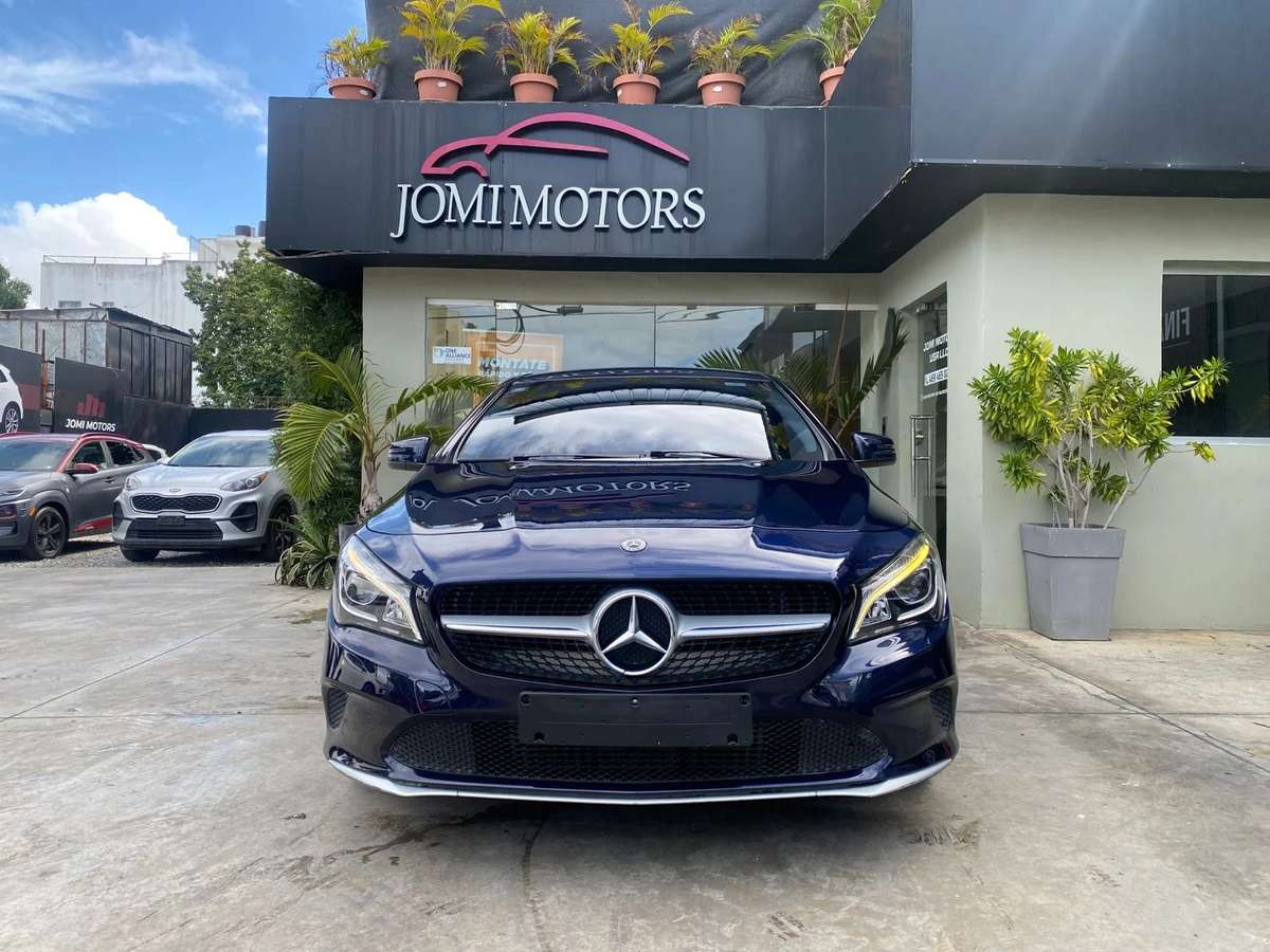 Mercedes Benz CLA 180 2018 - miniatura 2