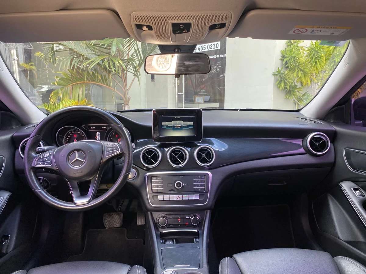 Mercedes Benz CLA 180 2018 - miniatura 7