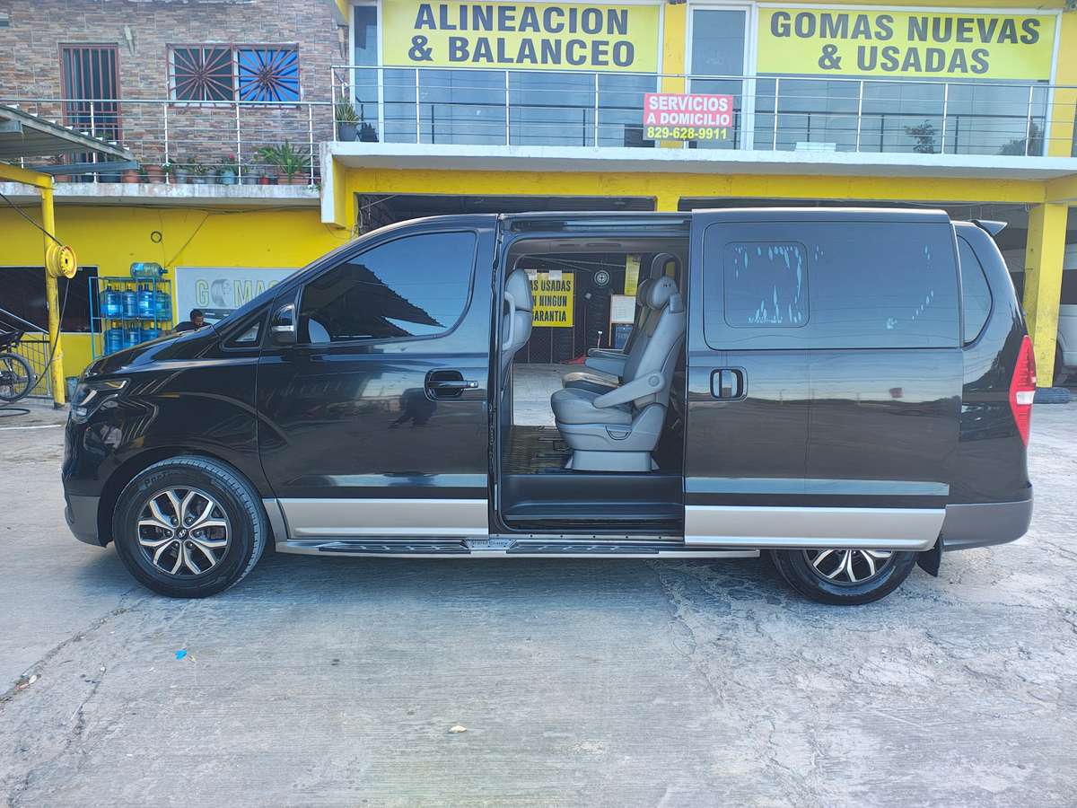 Hyundai Grand Starex Limousine 2020 - miniatura 10