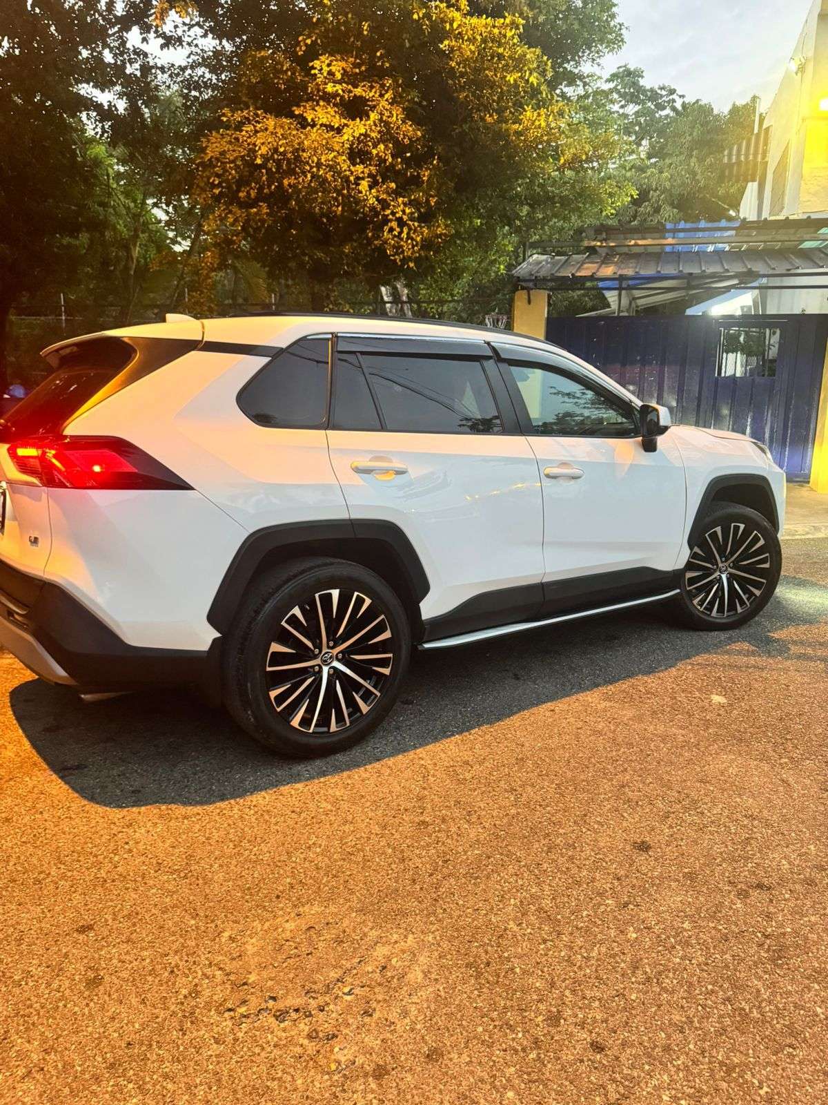 Toyota RAV4 LE PLUS 2021 - miniatura 3