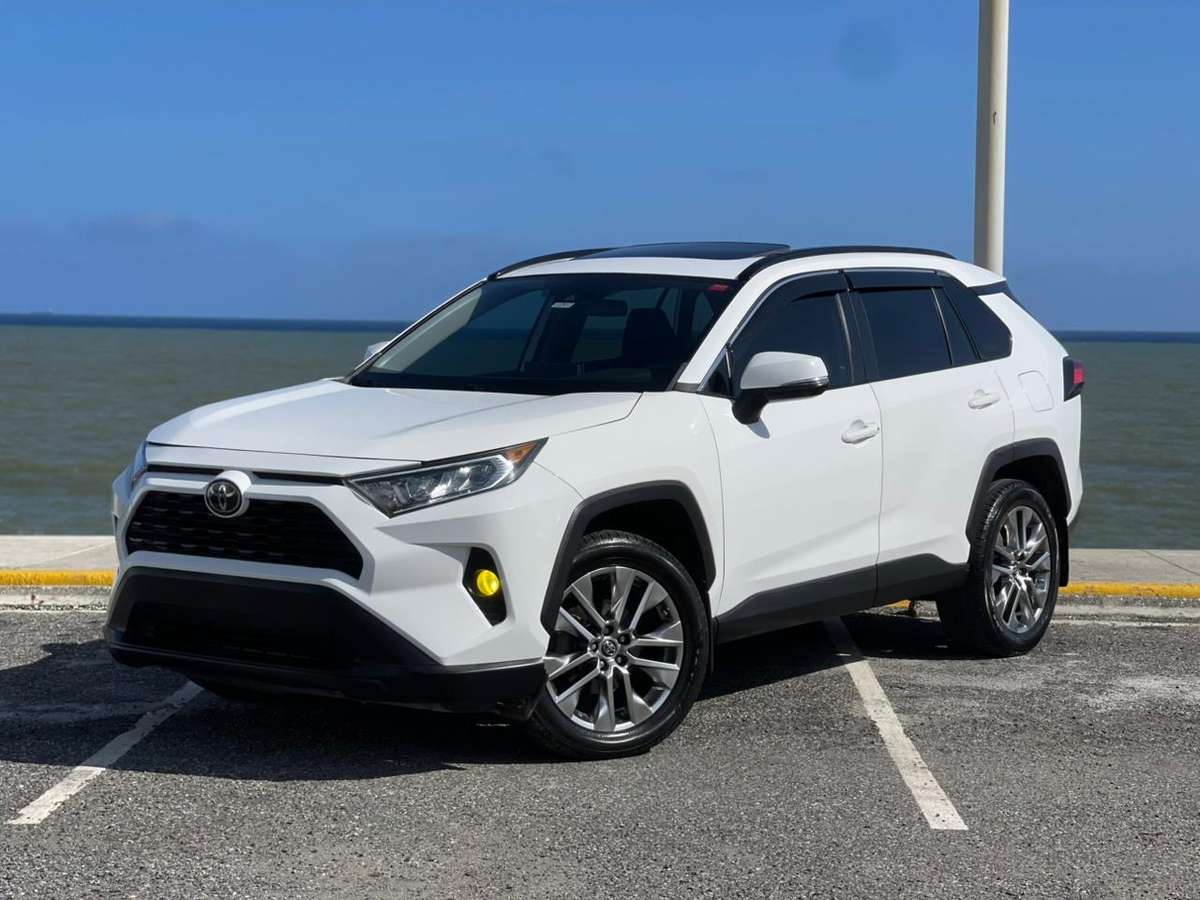 2019 Toyota RAV4 XLE Premium usado en venta por AQUIN RD