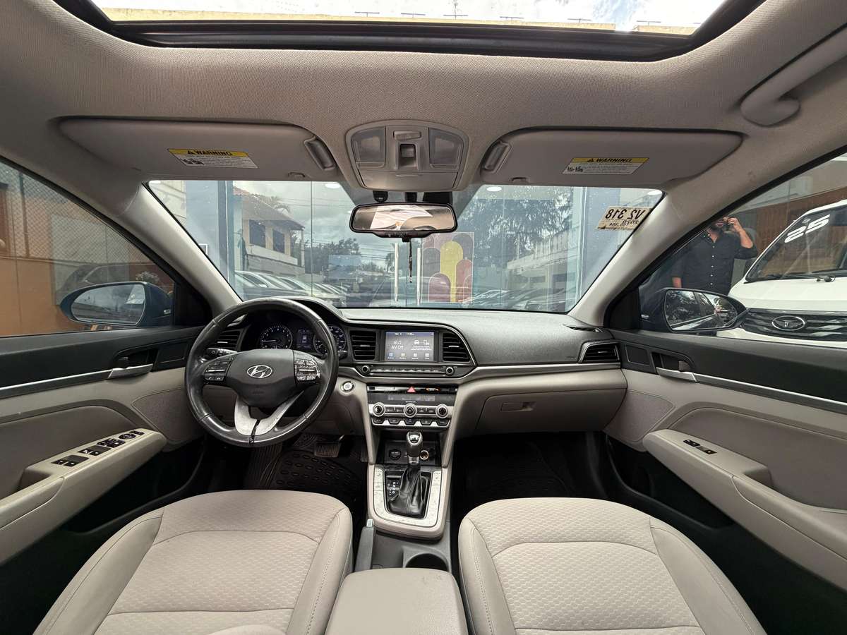Hyundai Elantra Value Edition 2020 - miniatura 3