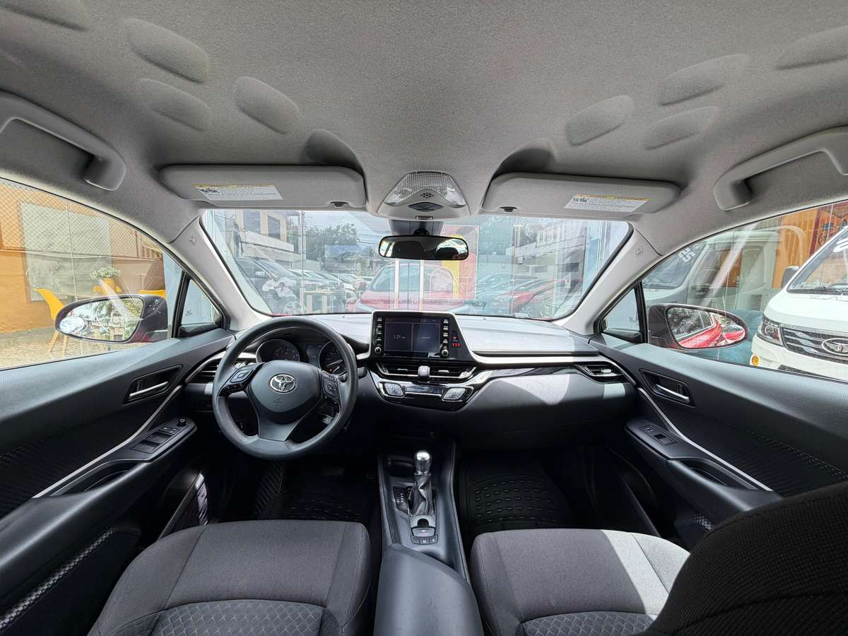 Toyota C-HR LE 2020 - miniatura 5