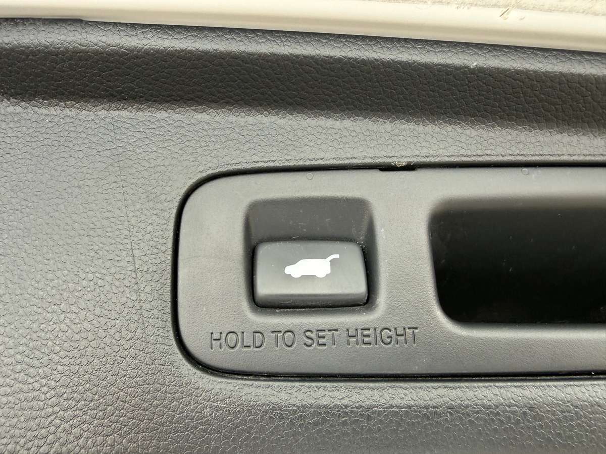 Honda CR-V Sport Touring Hybrid 2023 - miniatura 8