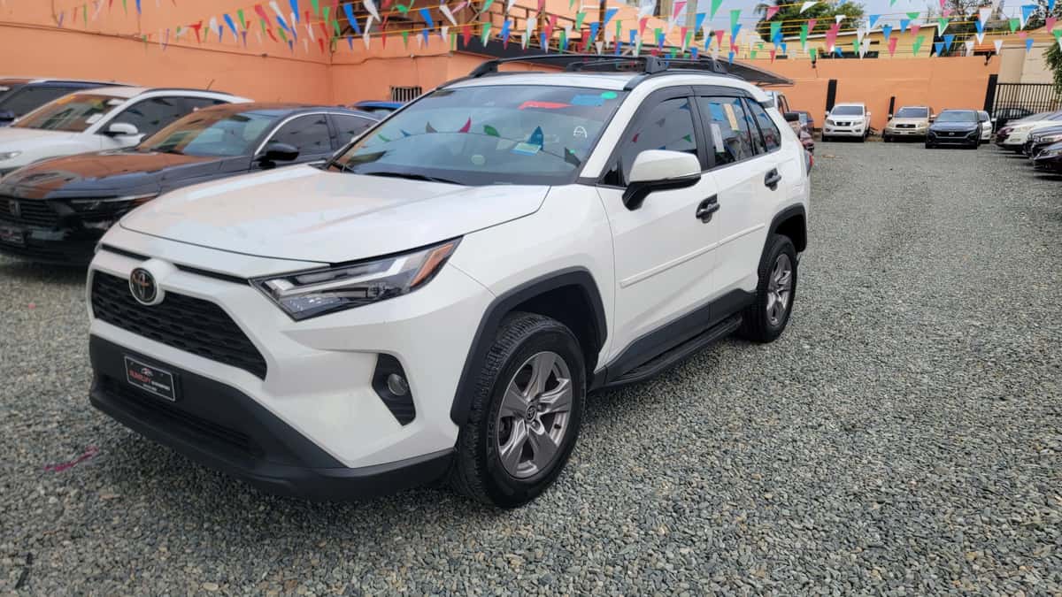 2023 Toyota RAV4 XLE usado en venta por Runelvy Auto Import 