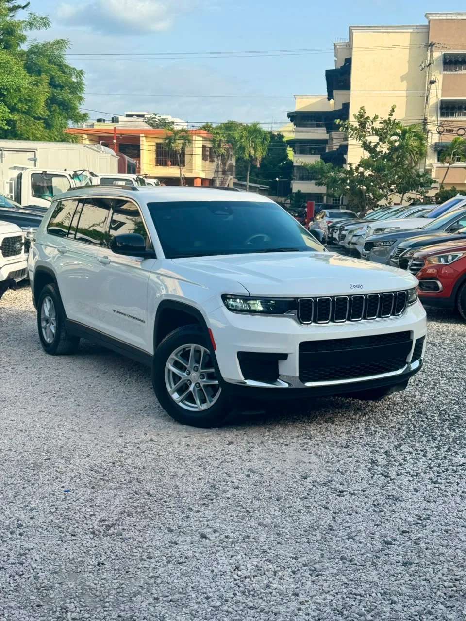 2023 Jeep Grand Cherokee Laredo usado en venta por FADIR AUTO GROUP 