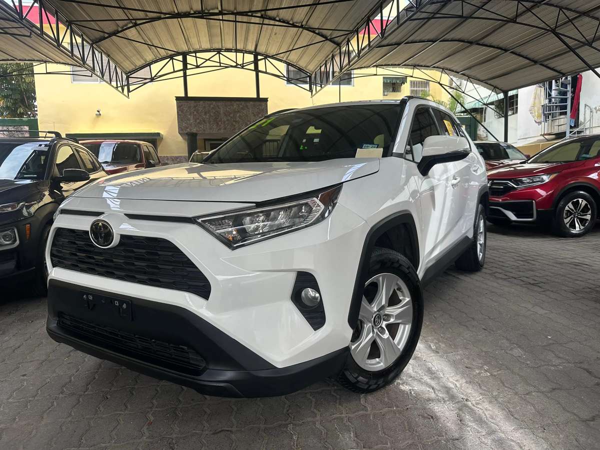 2021 Toyota RAV4 XLE usado en venta por Mayor Auto Import