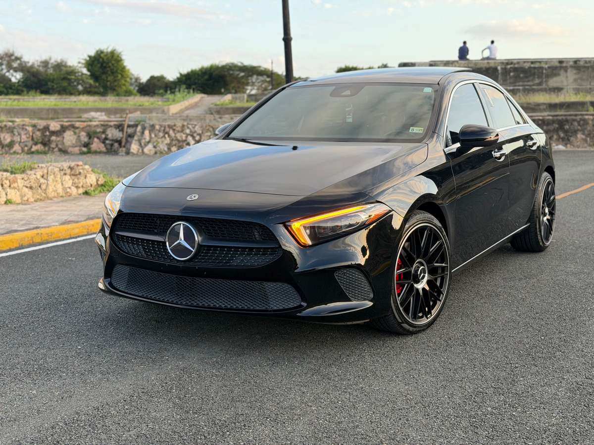 2020 Mercedes Benz A 220 4Matic usado en venta por Saldivar Auto Store 