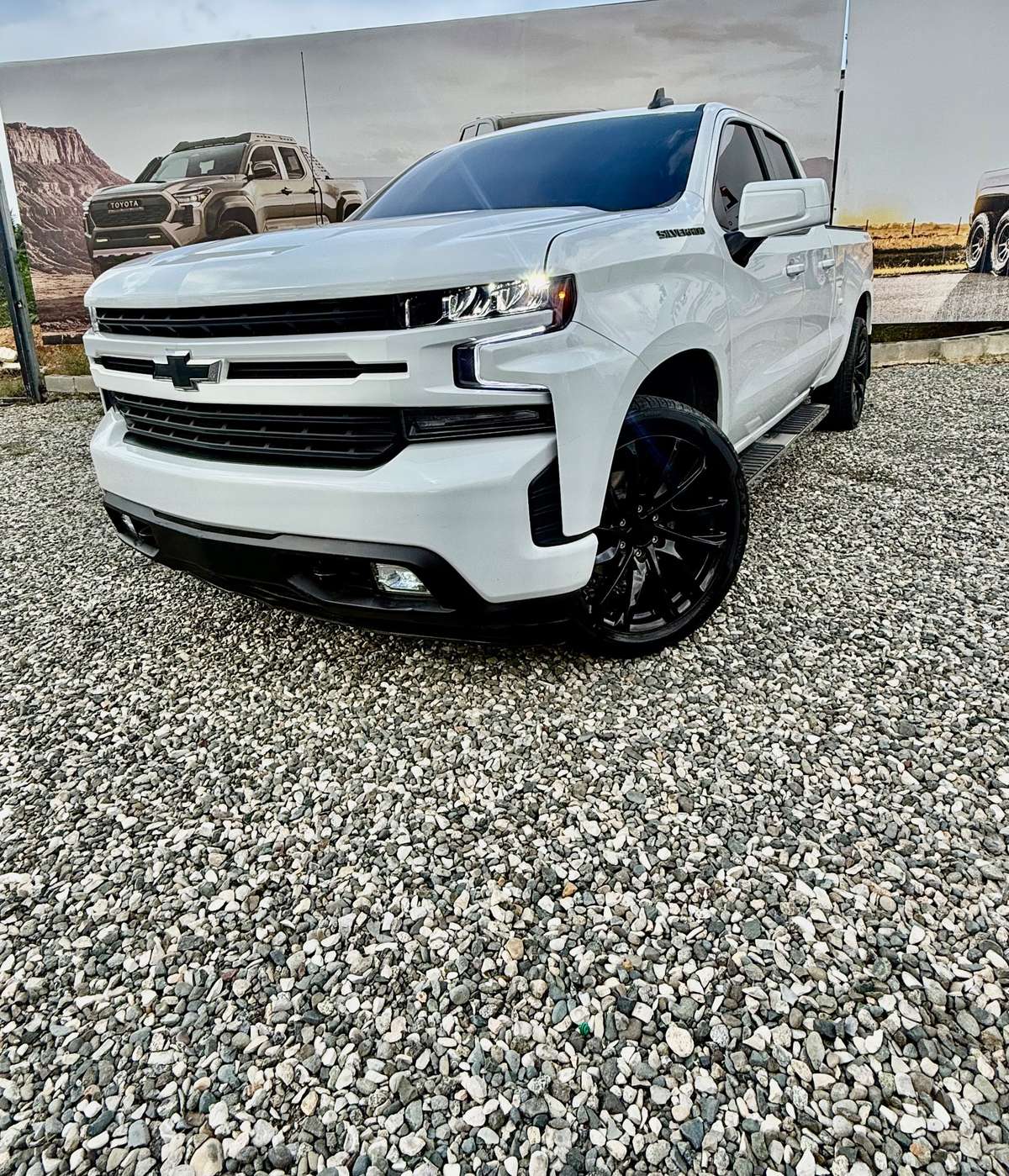 2021 Chevrolet Silverado Custom usado en venta por Light Auto Import