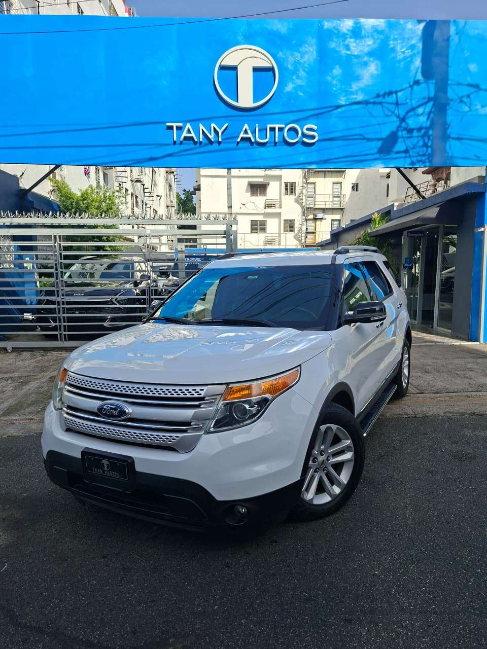 2015 Ford Explorer XLT usado en venta por Tany Autos
