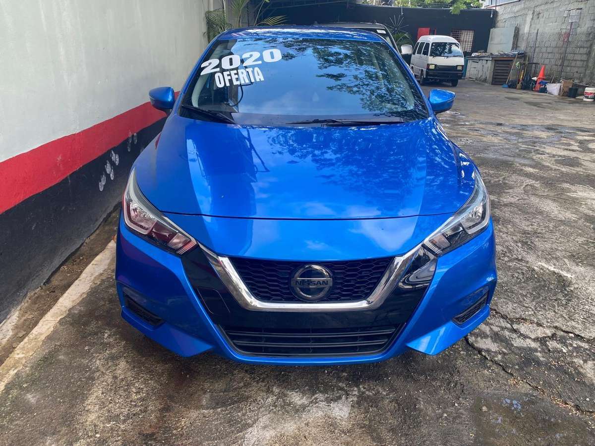 2020 Nissan Versa SV usado en venta por ESTEFANY MARGARITA PEPEN ADEMES
