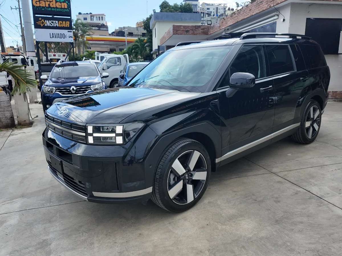 2025 Hyundai Grand Santa Fe usado en venta por INSTACAR