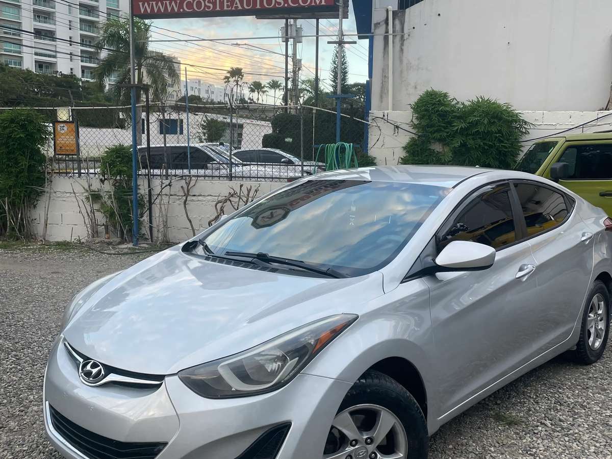 2015 Hyundai Elantra usado en venta por Coste Autos