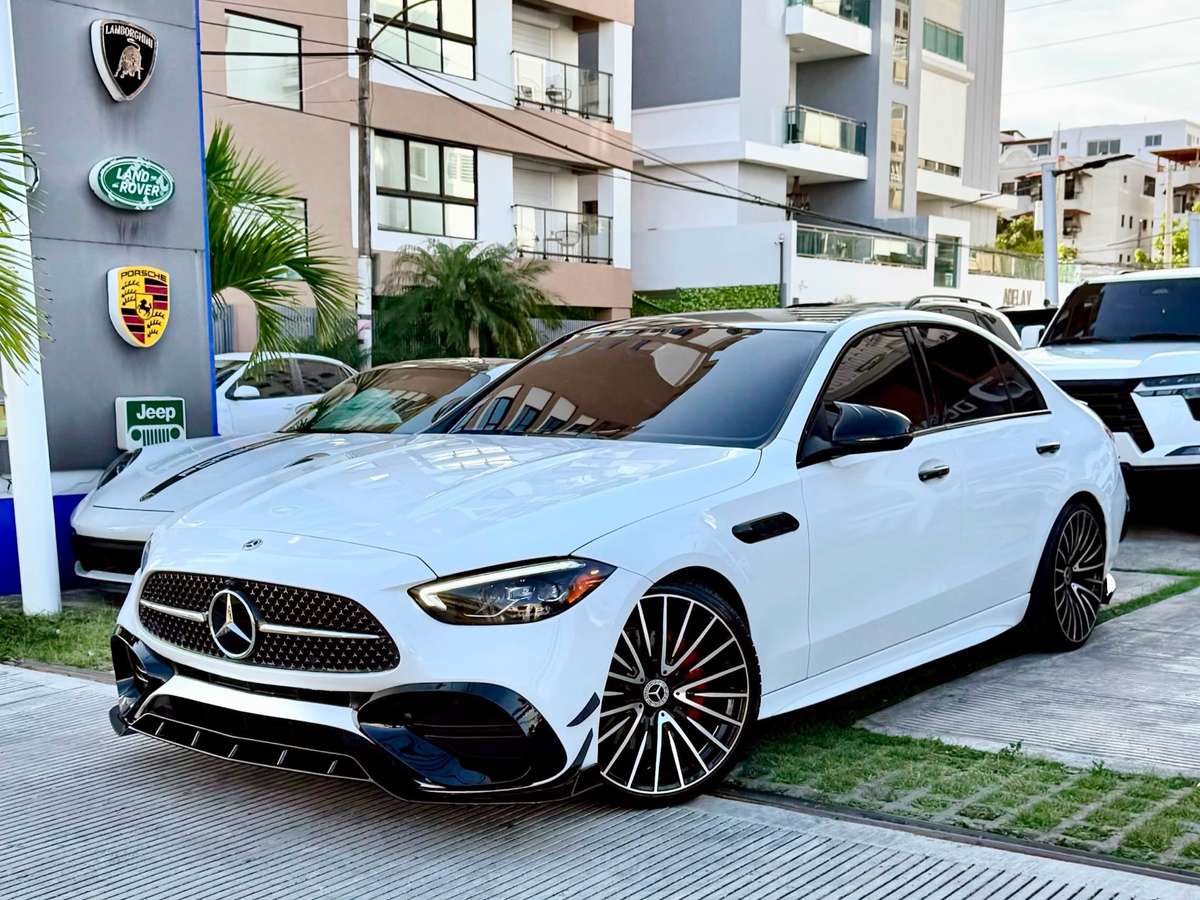 2023 Mercedes Benz C 300 AMG usado en venta por Domingo Auto Import S.R.L