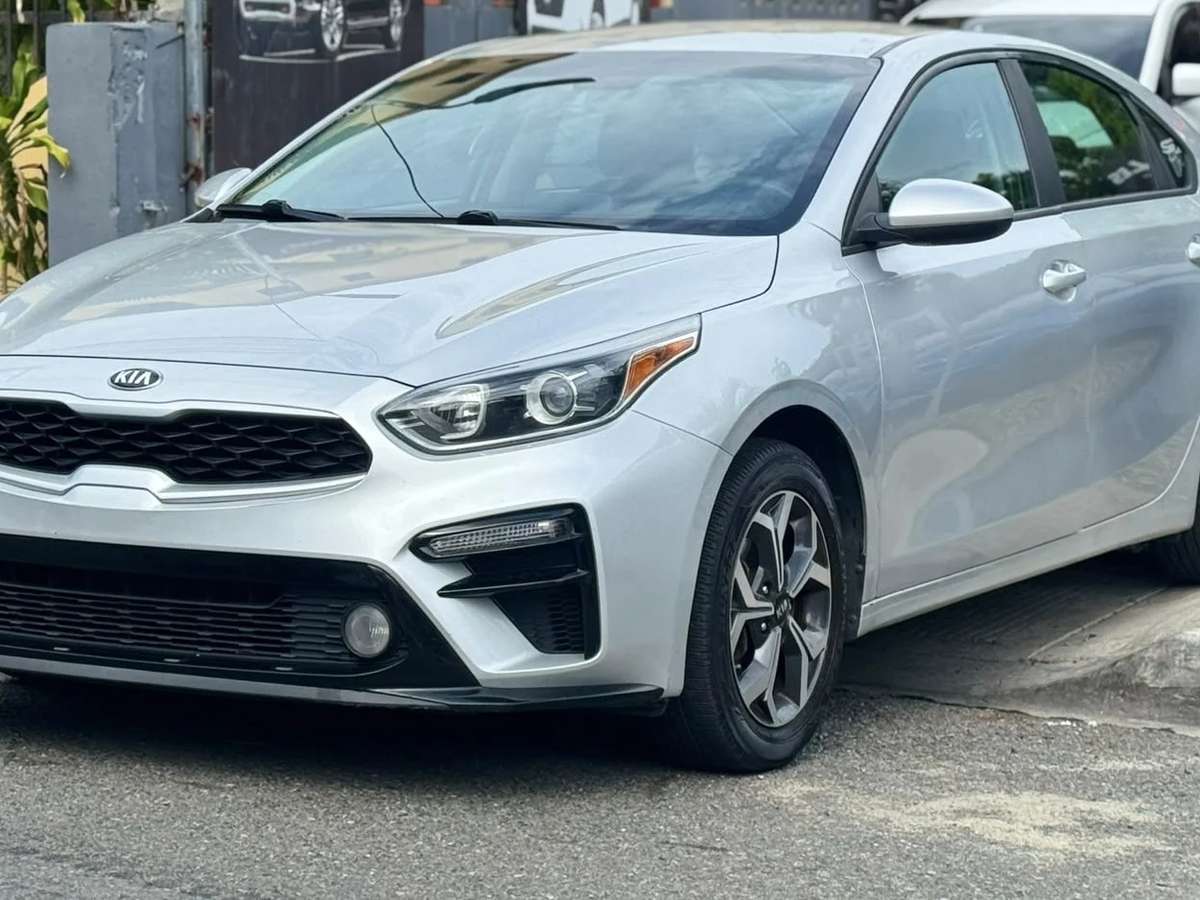 2021 Kia Forte LXS usado en venta por Jf Auto RD