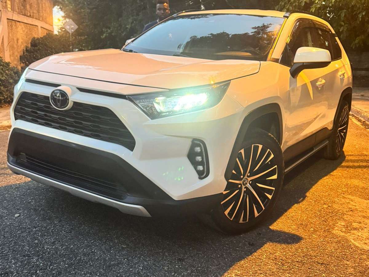 2021 Toyota RAV4 LE PLUS usado en venta por Teocracia Auto Import