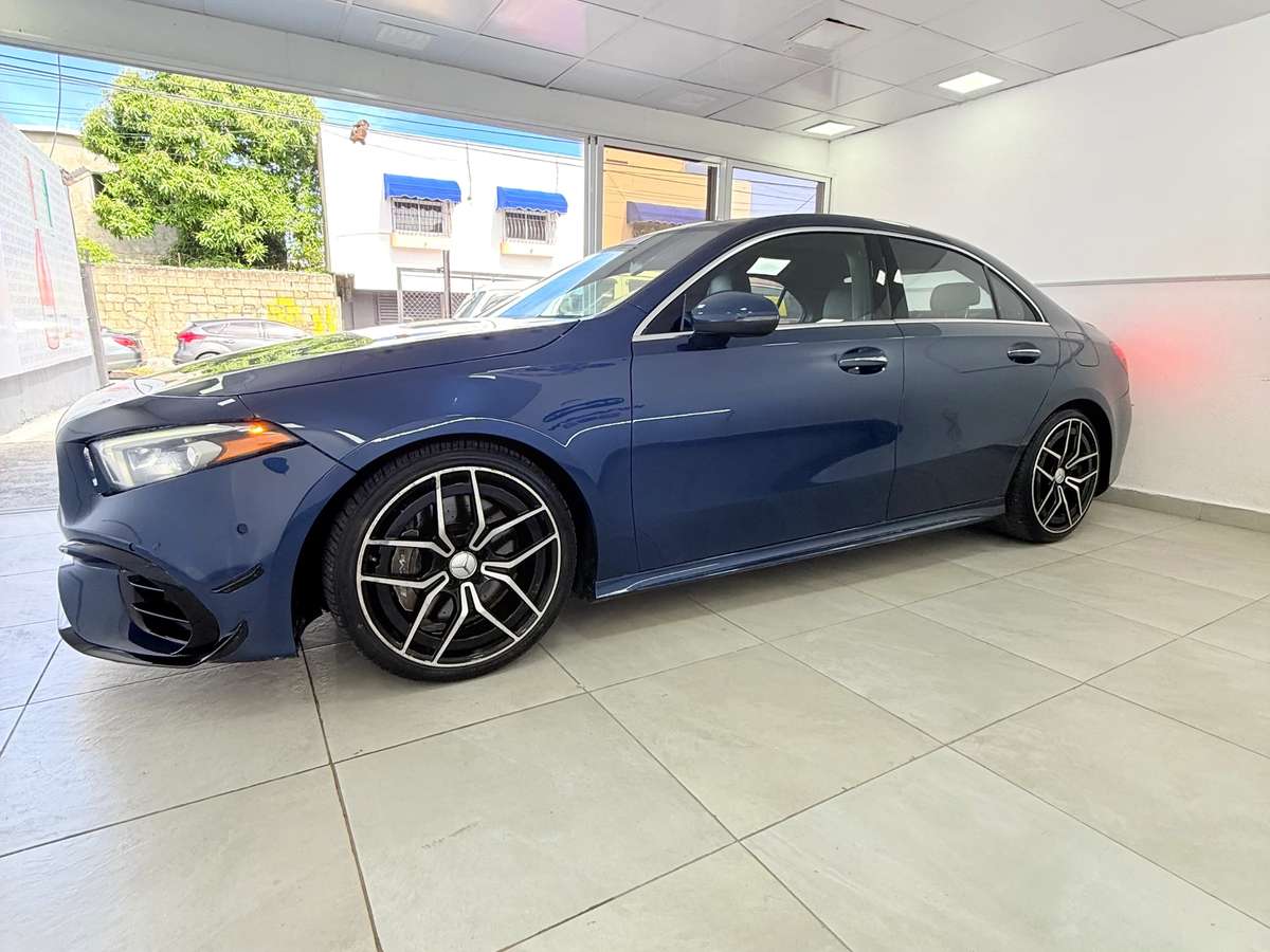 2021 Mercedes Benz A 35 AMG usado en venta por Car's And Home's On Sale Chos