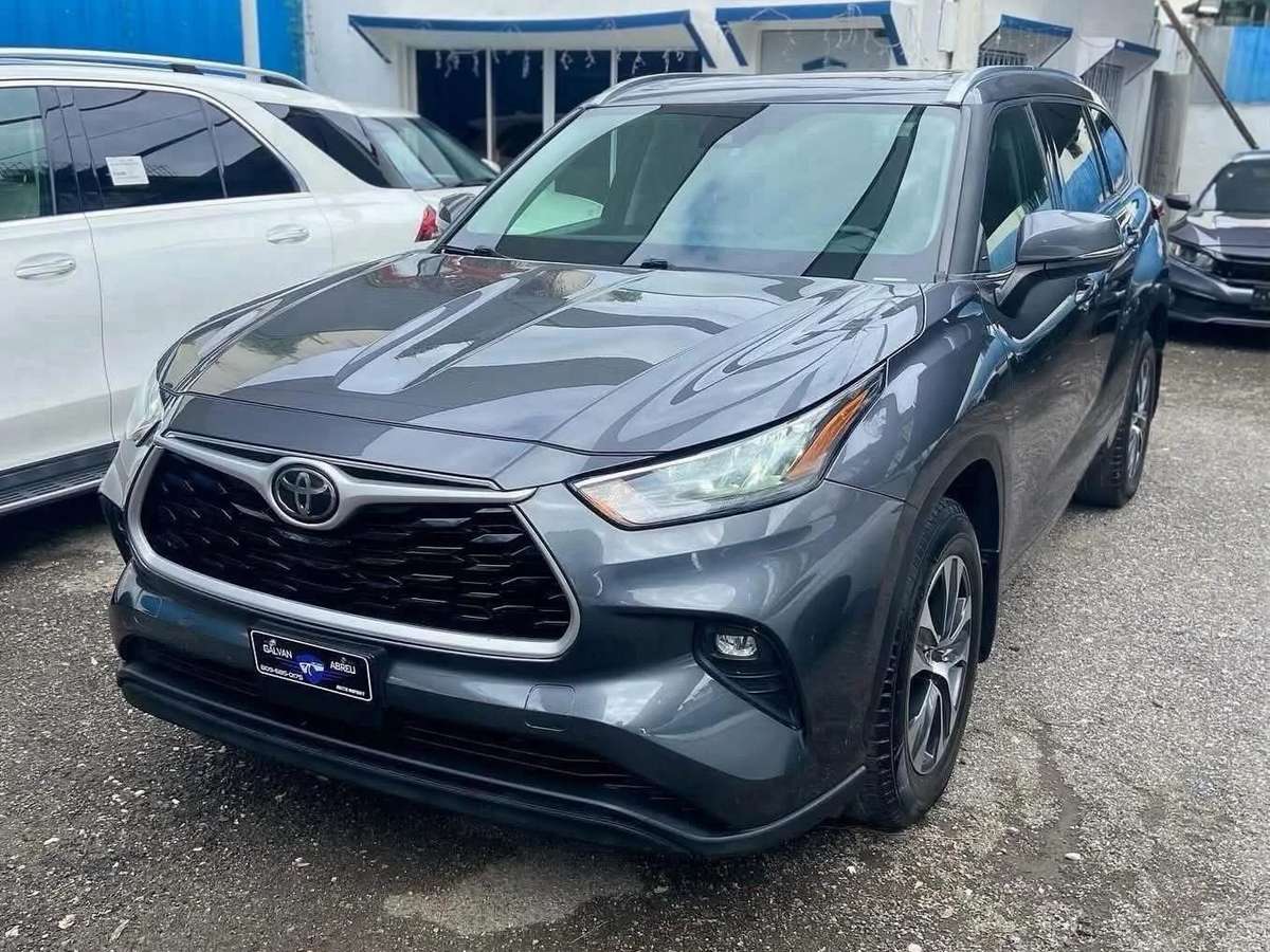 2020 Toyota Highlander XLE usado en venta por Galvan Abreu Auto Import