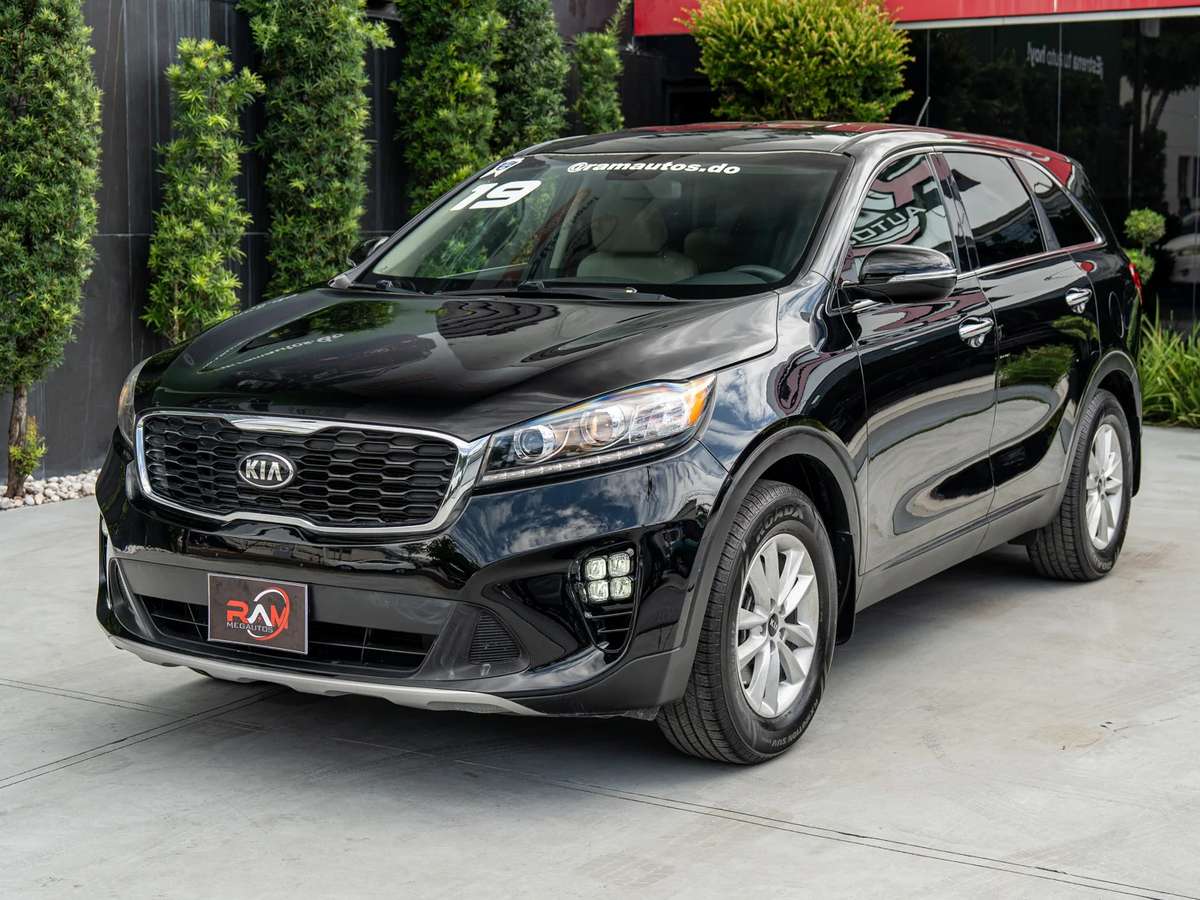 2019 Kia Sorento LX usado en venta por RAM MEGA AUTOS