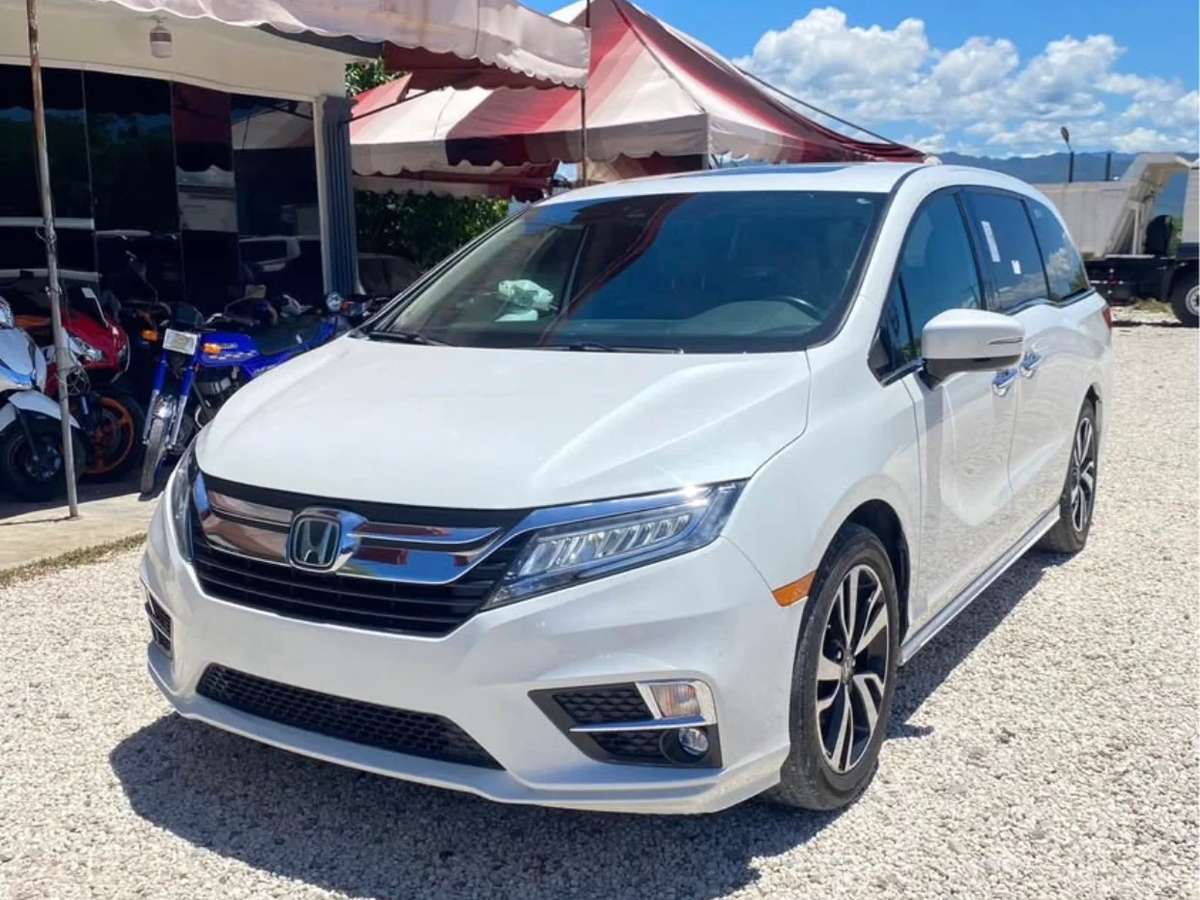 2020 Honda Odyssey Elite usado en venta por Pujols Isidro Motors
