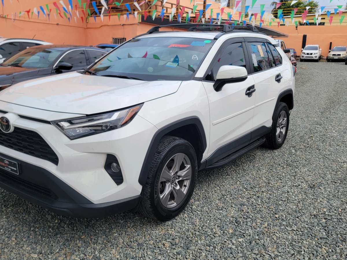 2023 Toyota RAV4 XLE usado en venta por Runelvy Auto Import 