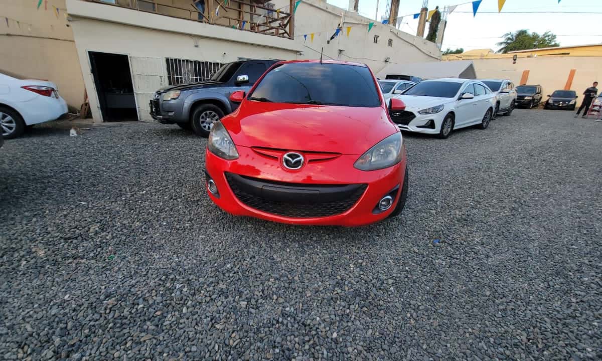 2014 Mazda 2 usado en venta por Robert Fernandez 