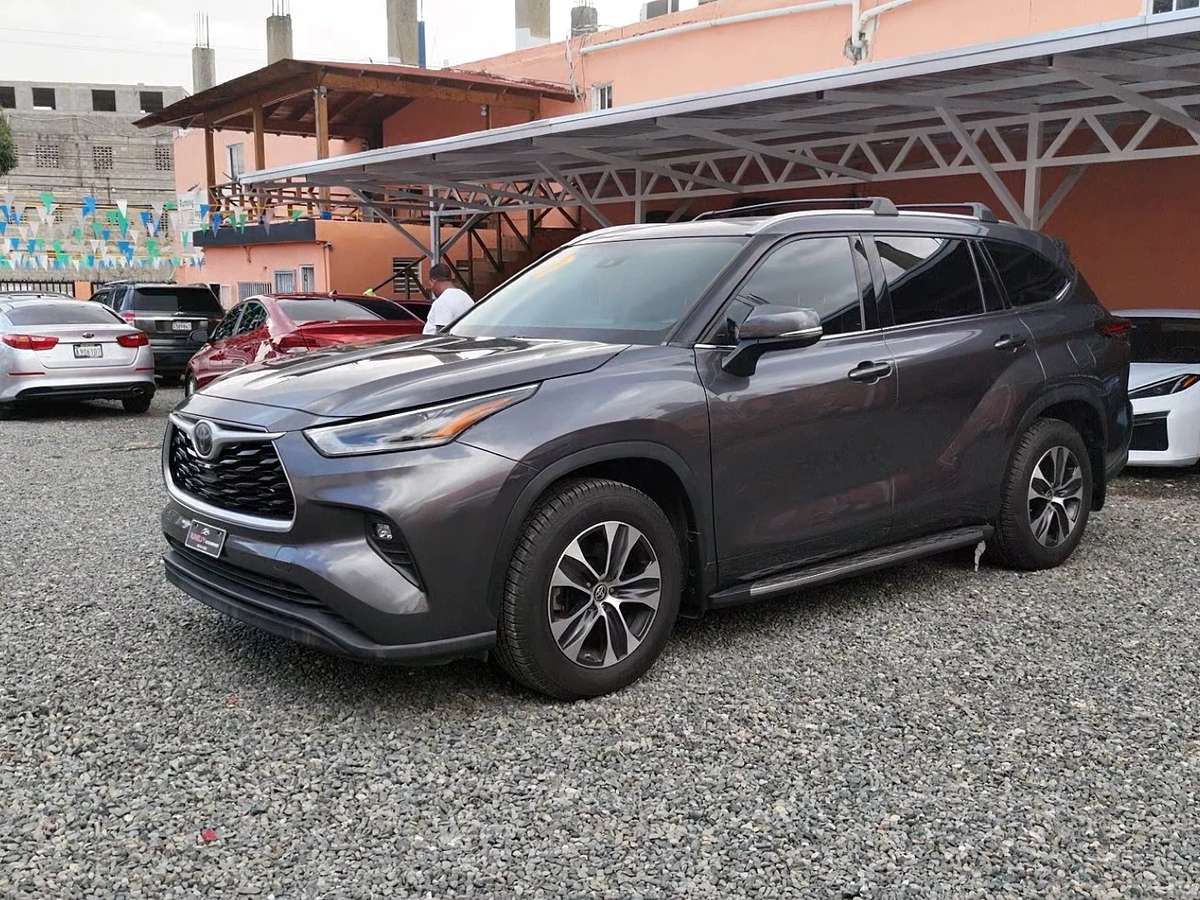 2021 Toyota Highlander XLE usado en venta por Robert Fernandez 
