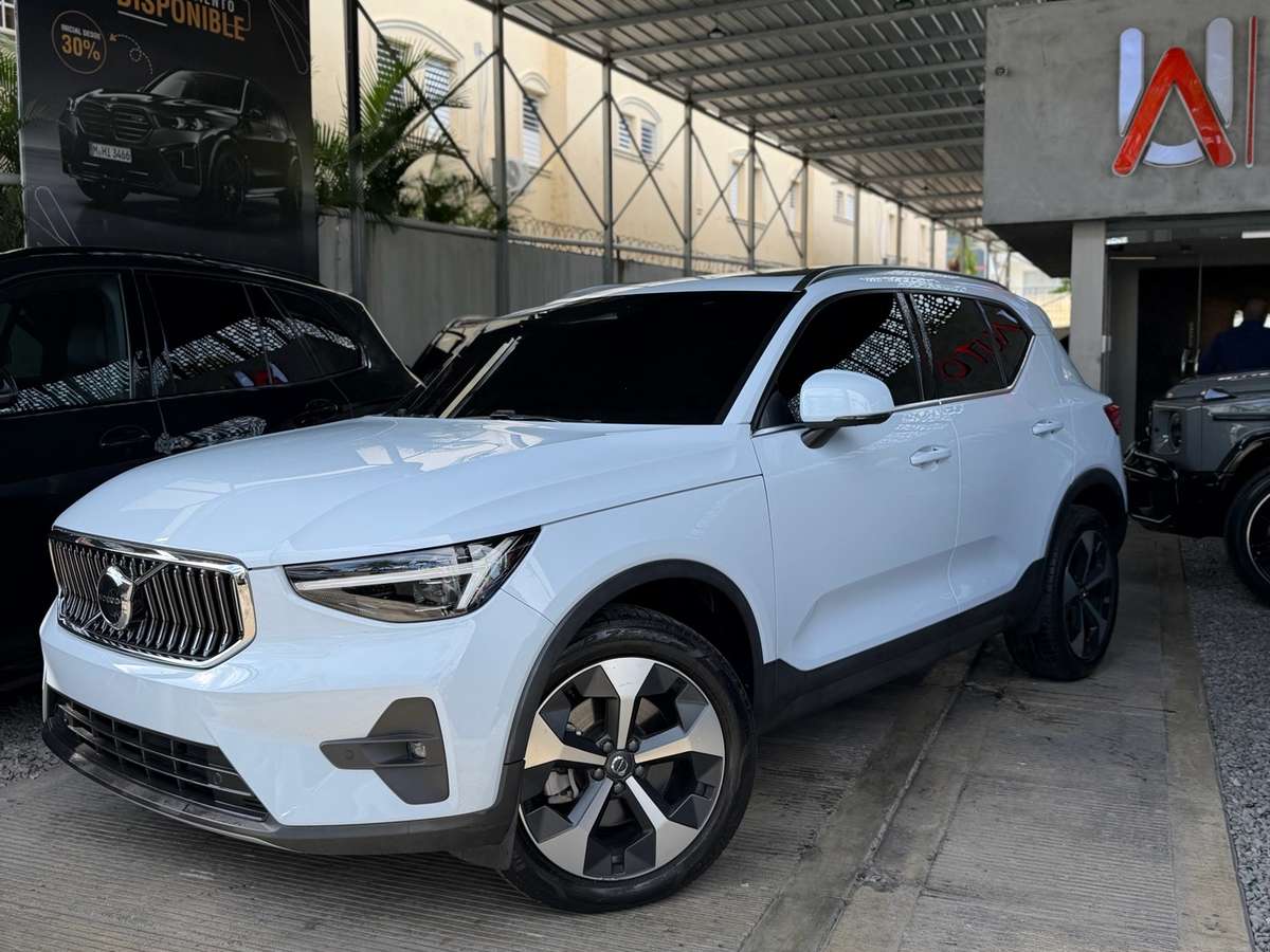 2024 Volvo XC40 Ultimate Dark B5 usado en venta por UNIAUTO