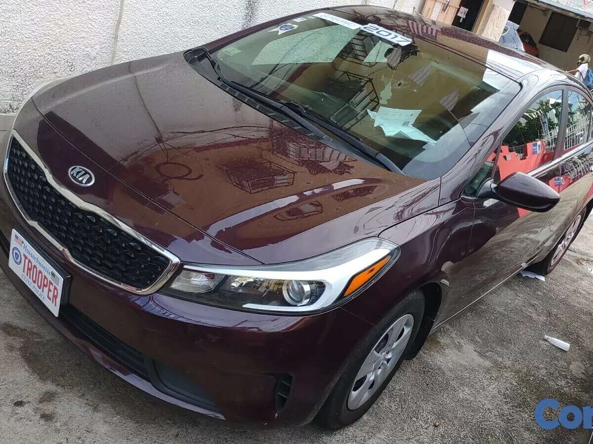 2017 Kia Forte LX usado en venta por Massachusetts Auto Import 