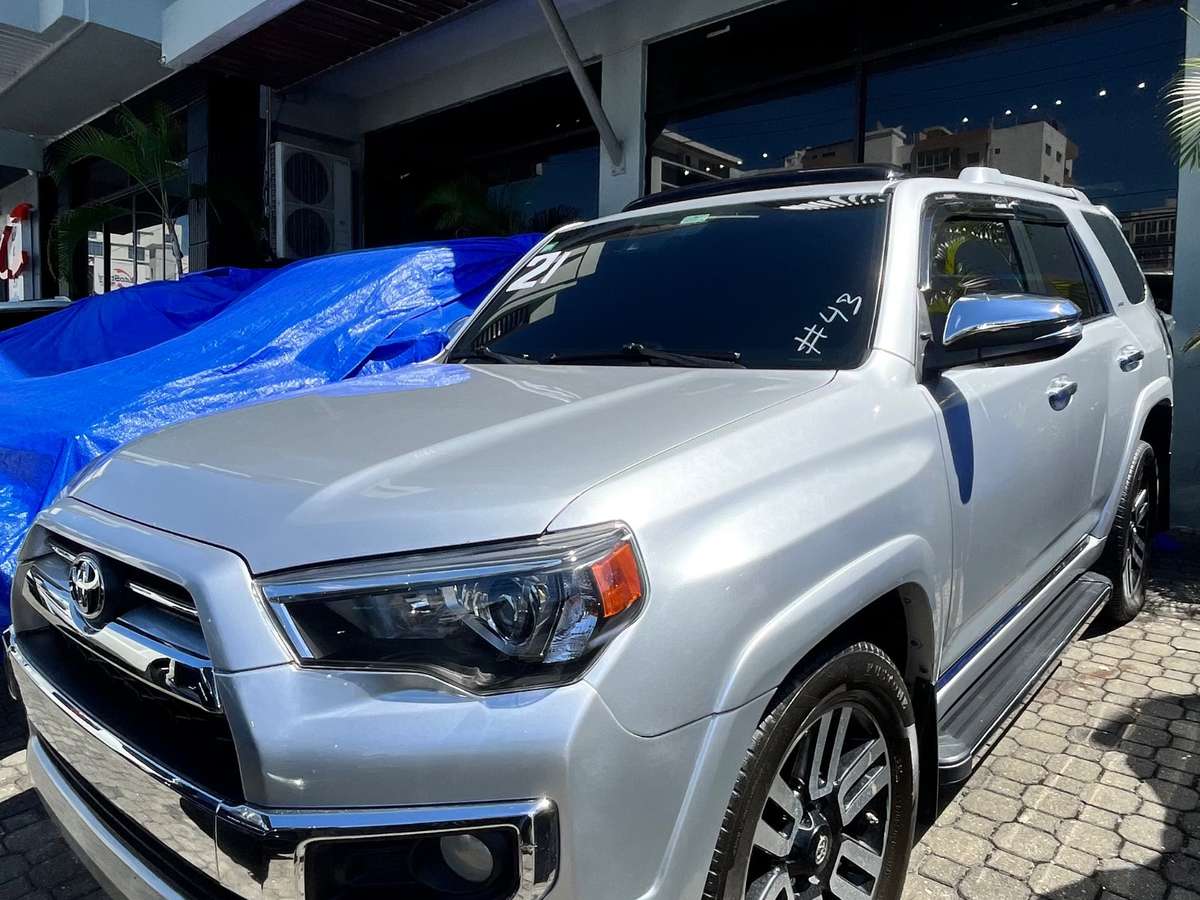 2021 Toyota 4 Runner Limited usado en venta por CHUQUI MOTORS SRL