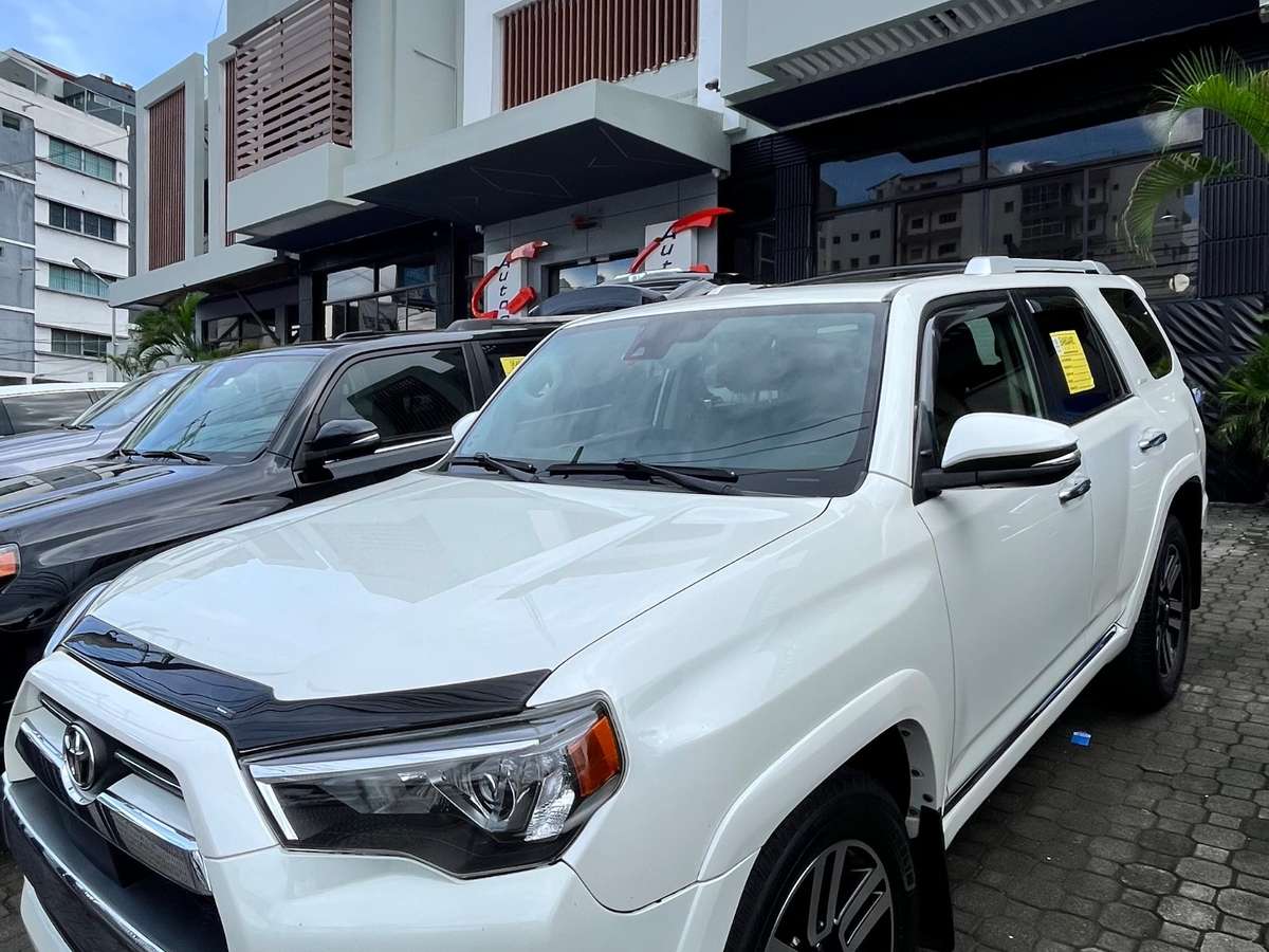 2021 Toyota 4 Runner Limited usado en venta por CHUQUI MOTORS SRL